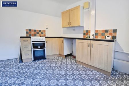 2 bedroom Flat To Let - Photo 4