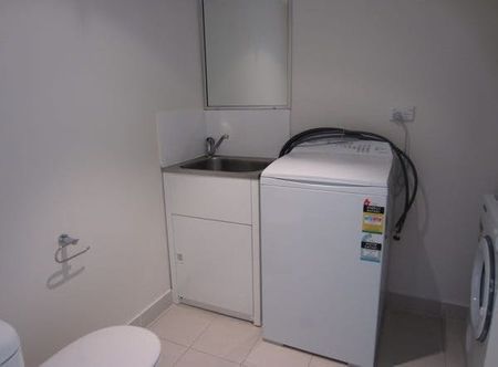 MODERN LOW MAINTENANCE TOWNHOUSE IN PRIME LOCATION! - Photo 5