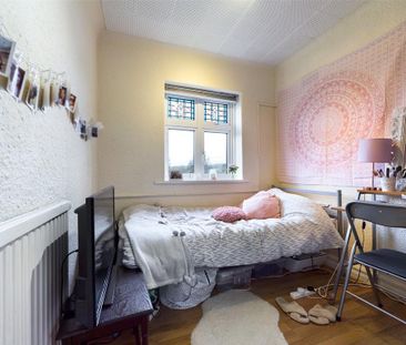 4 bedroom semi-detached house to rent - Photo 2