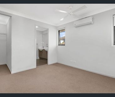 Stylish Family Townhouse – NRAS (National Rental Affordability Scheme) - Photo 1