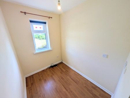 A 3 Bedroom Terraced - Photo 3