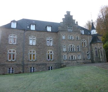 Wohnen zur Miete in einer Burg? 4-Zimmer Wohnung in der Burg Volper... - Foto 1