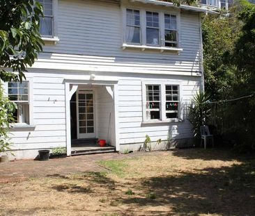 Charming 3 bedroom Kelburn Flat with Garden - Photo 3