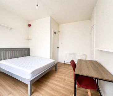 1 bedroom in a house share to rent - Photo 2