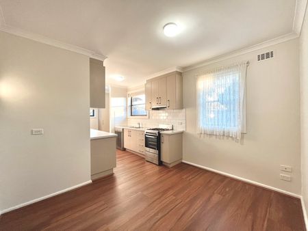 THREE BEDROOM HOME IN CENTRAL LOCATION - Photo 5