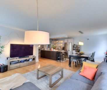 460 Rue du Champ de Mars, Montréal (Ville-Marie), QC H2Y - Photo 2