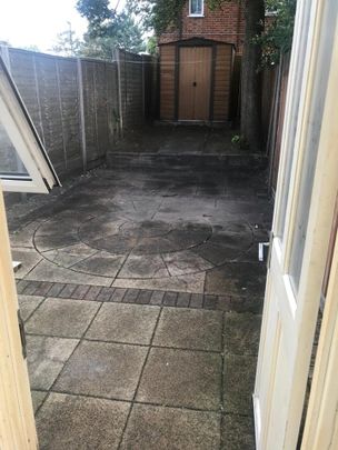 2 Bed Terraced House, Mitcham Road, CR0 - Photo 1