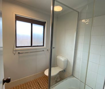 Renovated Townhouse In Convenient Location! - Photo 5