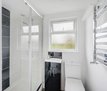 3 bedroom end of terrace house to rent - Photo 3