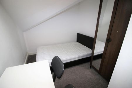 4 bedroom private hall to rent - Photo 3