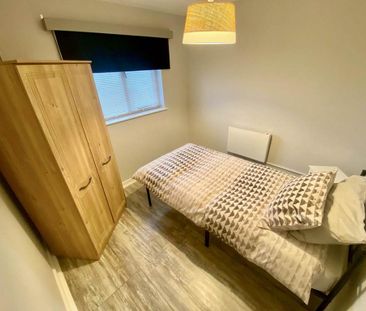 3 bedroom flat to rent - Photo 6