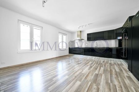 SPACIEUSE MAISON VILLAGEOISE AVEC BALCON ET TERRASSE A 30 METRES DU LAC - Foto 3