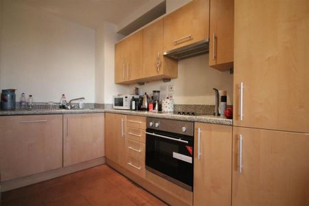 1 bed Apartment for Rent - Photo 2