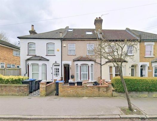 6 bedroom end of terrace house to rent - Photo 1