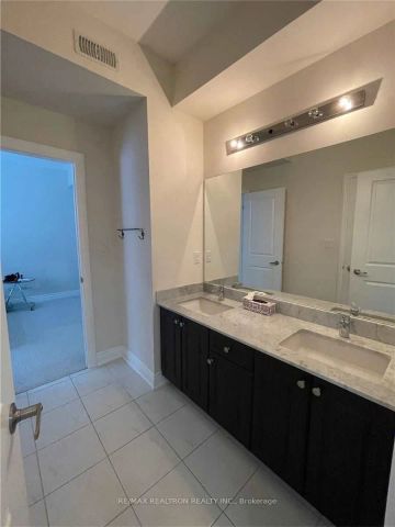 Detached Home For Lease | W9048796 - Photo 4