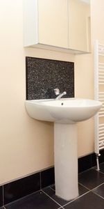 One Room Available In A Fantastic Four Bed Student Property - Photo 4