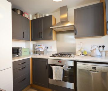 2 bedroom semi-detached house to rent - Photo 5