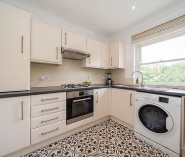 3 bedroom flat to rent - Photo 2