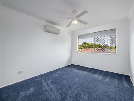 SPACIOUS TOWNHOUSE IN THE HEART OF SOUTHPORT - Photo 4
