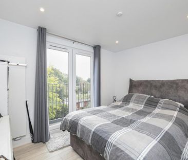 4 bedroom semi-detached house to rent - Photo 4