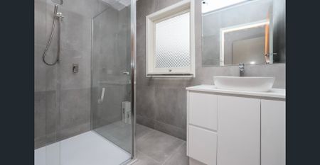 ROOM FOR THE WHOLE FAMILY! - Photo 4