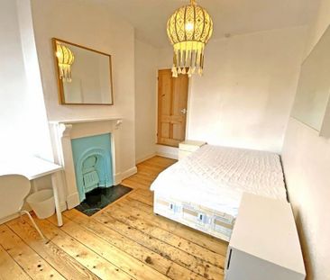 4 bedroom terraced house to rent - Photo 5