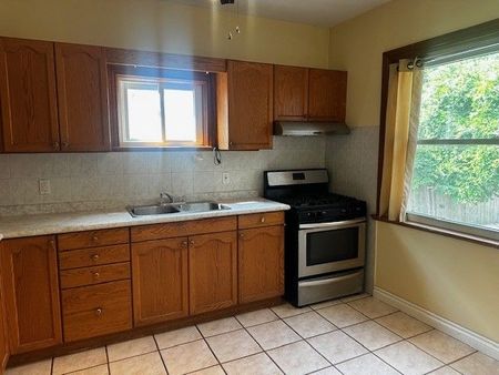 For Lease - 379 Wharncliffe Road Unit# Main, London South, Ontario - Photo 5