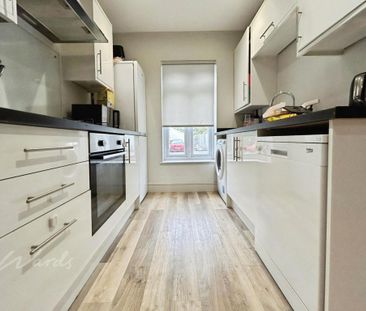 3 bedroom end of terrace house to rent - Photo 1