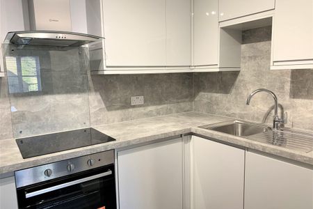 Anglian Close, WATFORD - Photo 4