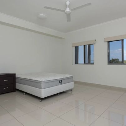 STUNNING LUXURY APARTMENT - Fully Furnished - Photo 1