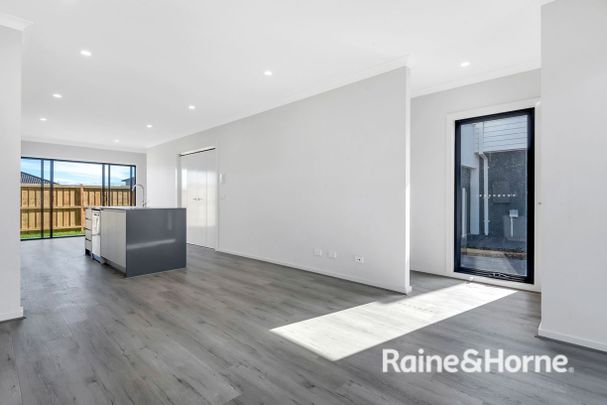 Low maintenance & Location - Photo 1