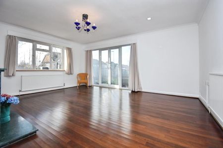 5 bedroom bungalow to rent - Photo 2