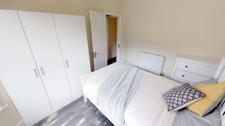 Large Double Room- BEDMINSTER - Photo 5