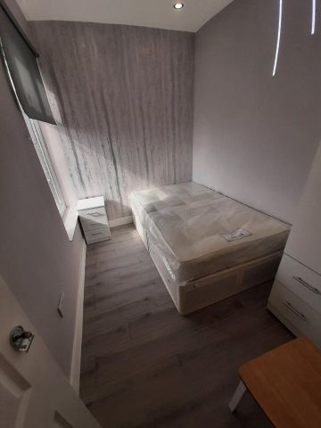 Studio Flat, A London Rd, SW16 - Photo 4