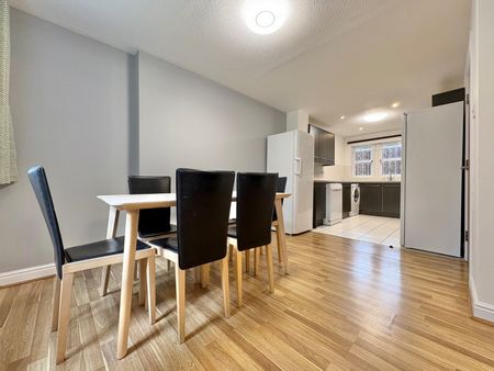 4 bedroom apartment to rent - Photo 3