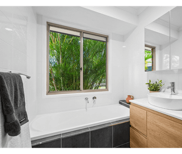 Spacious family home + huge 802sqm + space for the kids in unbeatab... - Photo 6