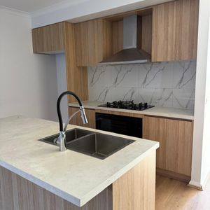 Beautiful Double Storey Townhome For Lease in Truganina - Photo 2