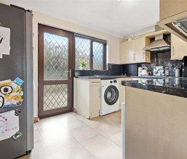 2 bedroom semi-detached house to rent - Photo 5