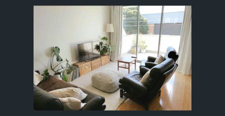 MODERN COMFORT IN A PEACEFUL THORNBURY POCKET - Photo 2