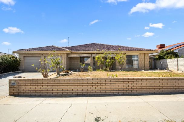 Expansive Living in a Prime Location! - Photo 1