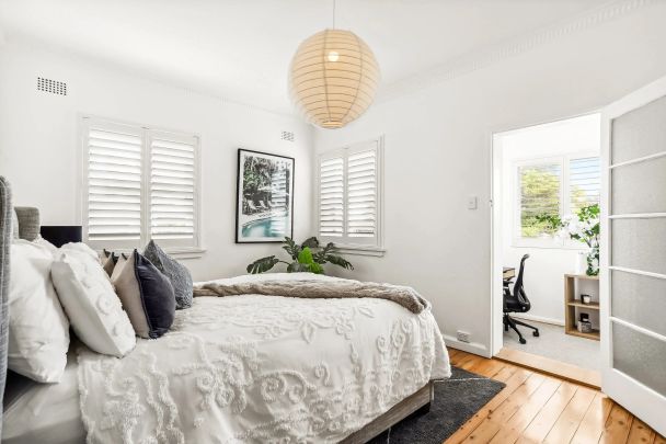 Beautifully Bright, Oversized Apartment - Photo 1