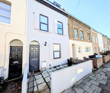 4 Bed Terraced House, Fountain Road, SW17 - Photo 4
