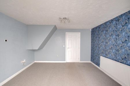 4 bedroom semi-detached house to rent - Photo 3