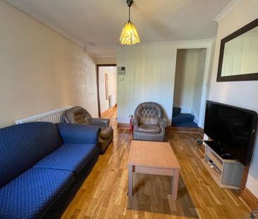 3 bedroom end of terrace house to rent - Photo 3