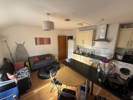 1 bedroom in a house share to rent - Photo 5