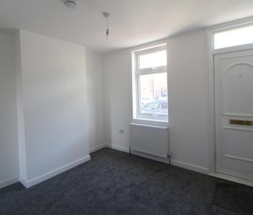 3 bedroom end of terrace house to rent - Photo 1