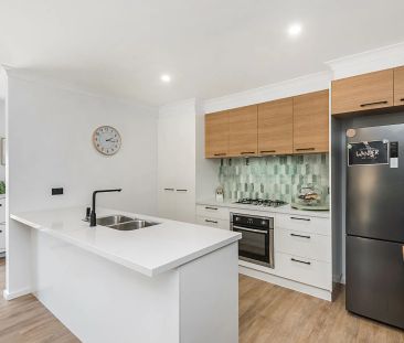 3 bedroom home in perfect Flora Hill position that offers a lot more - Photo 1