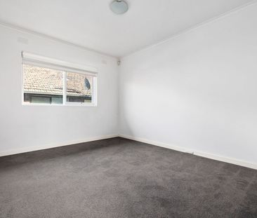 Spacious One Bedroom Apartment! - Photo 4
