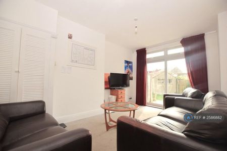 6 bedroom detached house to rent - Photo 2