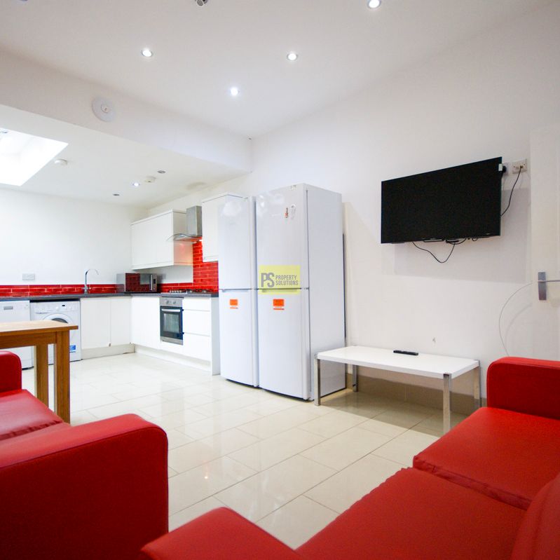 9 Dawlish Road - Photo 1